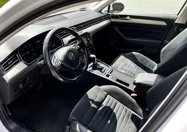 Volkswagen Passat cena 115000 przebieg: 195717, rok produkcji 2019 z Pszczyna małe 562